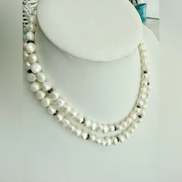 🎉Pearl strand necklace HOST PICK!🎉 - Picture 15 of 16